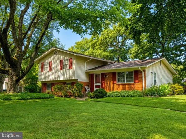8308 McNeil St, Vienna, VA 22180