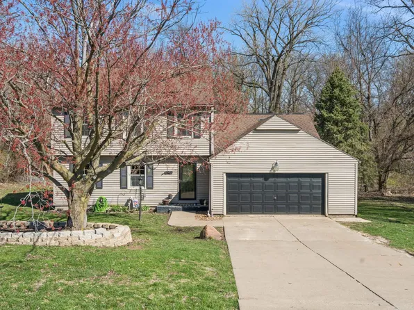 3148 Lincoln Way, Clinton, IA 52732