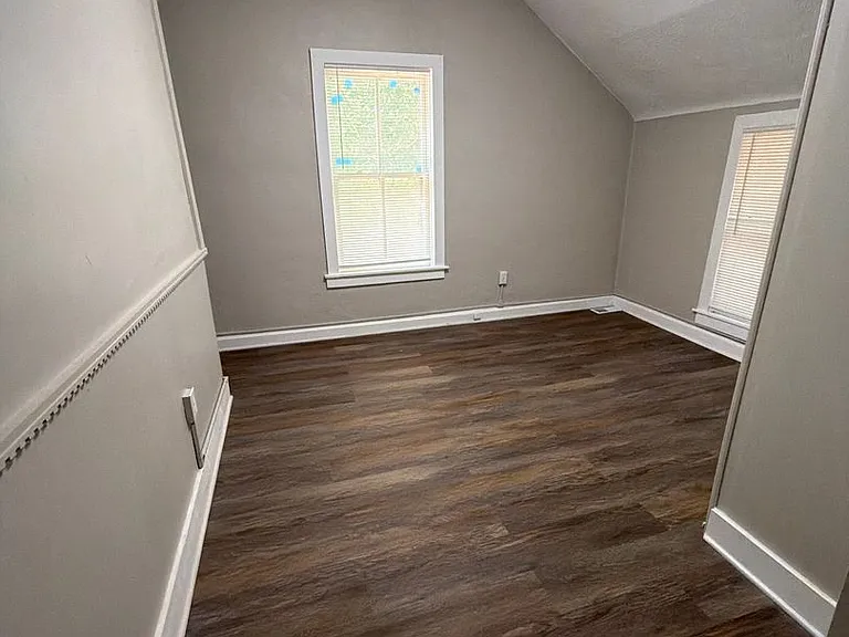 2725 Solway Ave — Photo 9