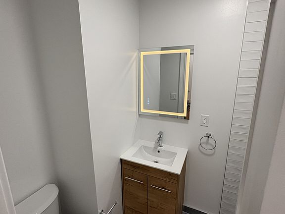 4th image of 415 E 72nd St APT 1RW