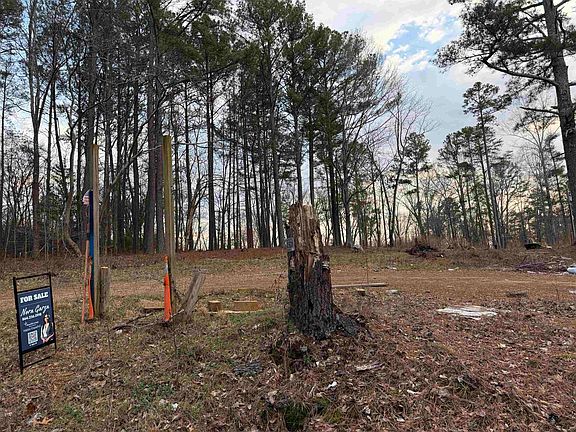 4th image of 330 Oaktree Rd