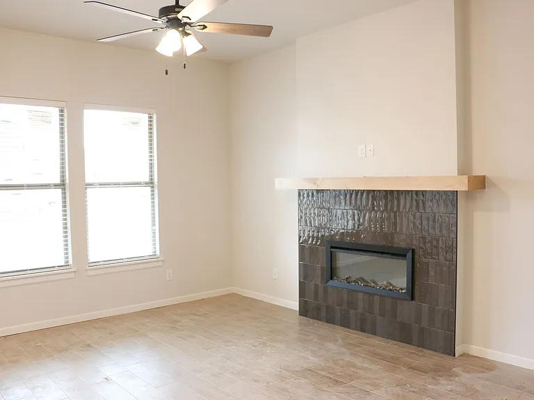623 Trails End Dr — Photo 6