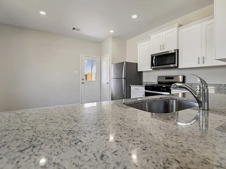 15663 Plum Brook Dr — Photo 8