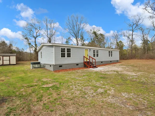 3301 Saint Margarets Pl, Fayetteville, NC 28312