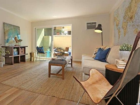 3rd image of 11138 Aqua Vista St APT 62