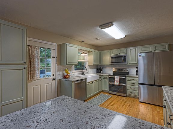 5th image of 322 Ingal Blvd