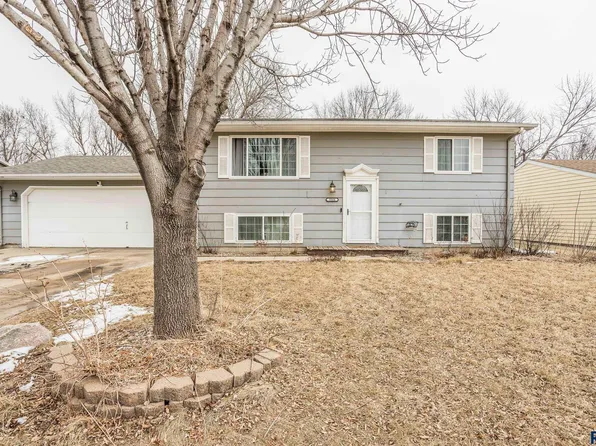 5504 S Danberry Dr, Sioux Falls, SD 57106