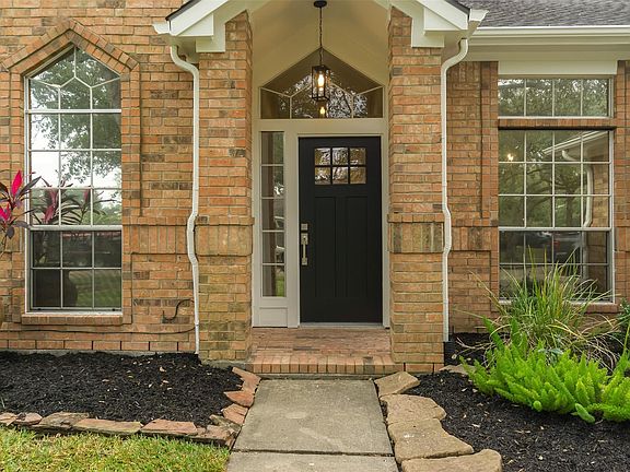 2nd image of 3115 Meadows Pond Dr