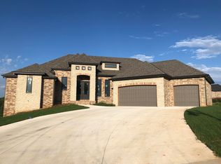 943 S Hickory Trace Ct, Springfield, MO 65809