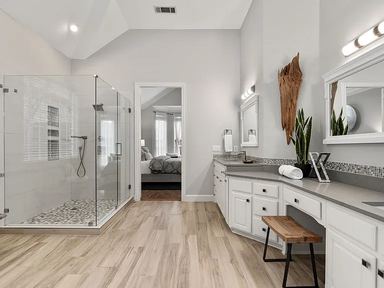 433 Martel Ln — Photo 8