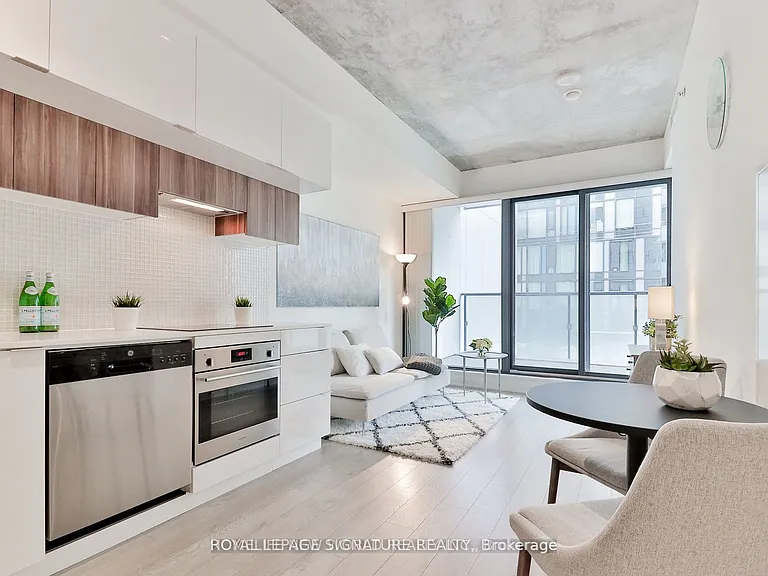 185 Roehampton Ave #219 — Photo 4