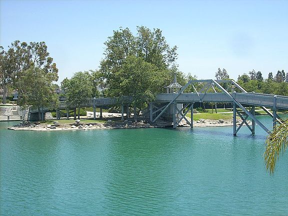 Just a few blocks to the Nor