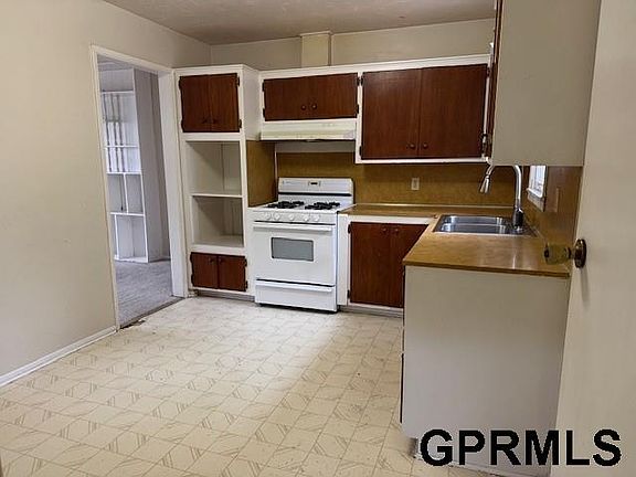 4th image of 2353 Olive St