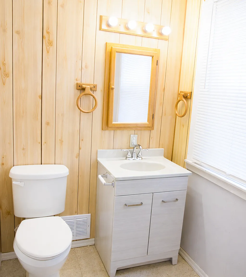 9 bed, 5621 sqft, $3,200 — Photo 4