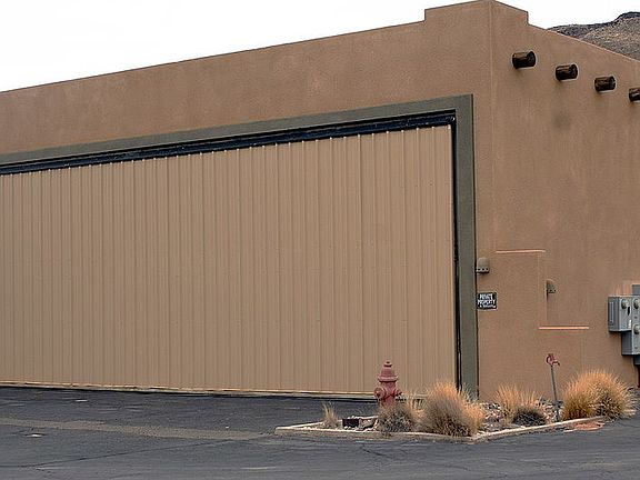 detached hangar 40' x 50'