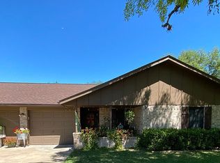 1417 Gay Meadow Ln, Goliad, TX 77963