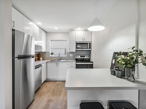 2nd image of 2711 Barkley Dr W APT A