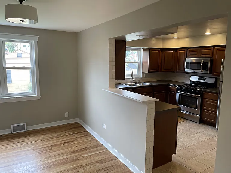 1332 Hawthorne St — Photo 8