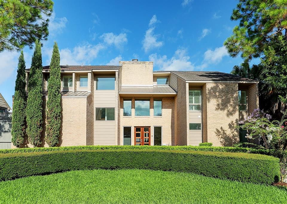 1st image of 814 Ivy Wall Dr