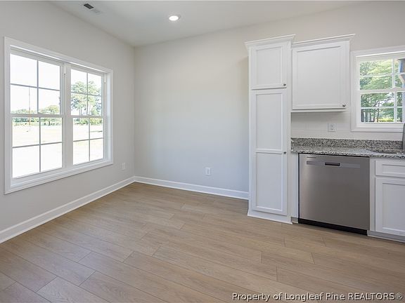 5th image of 647 McLamb Rd