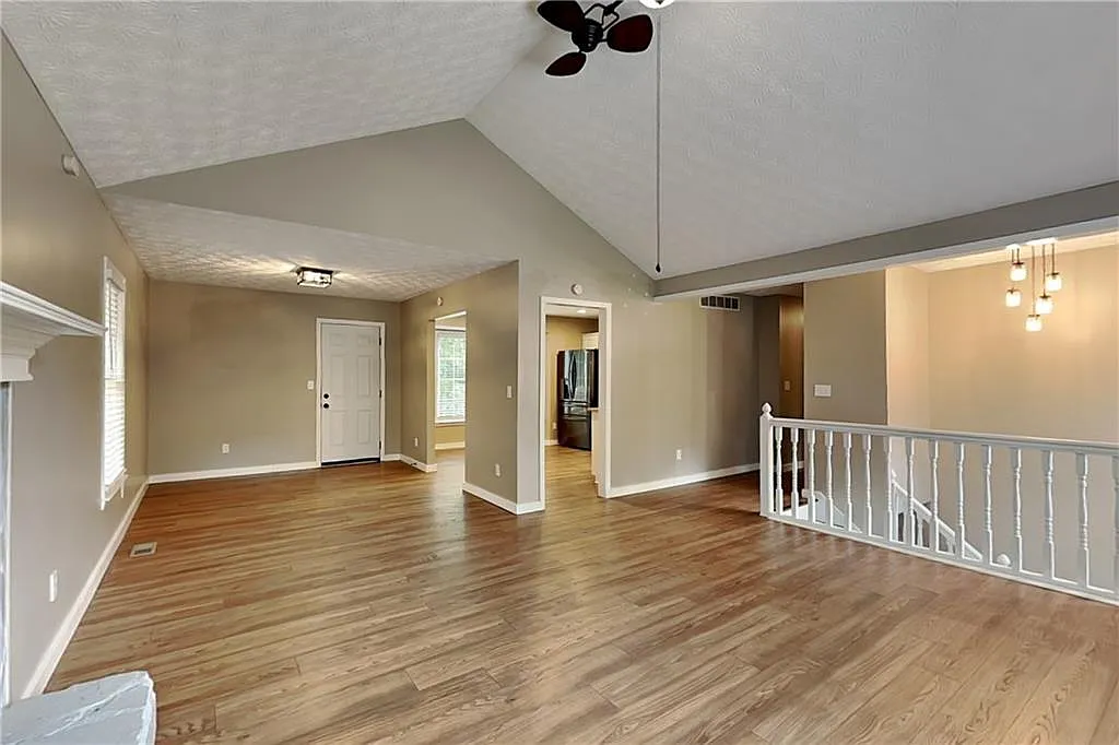 3 bed, 2.0 bath, 1438 sqft, $1,800 — Photo 4