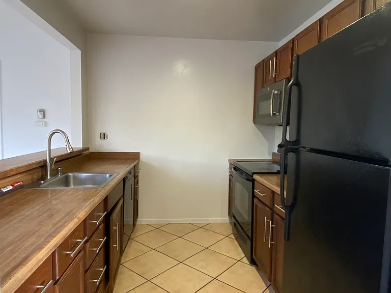 25 Plum Tree Ln #10 — Photo 2