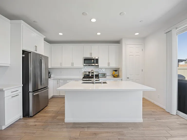 43864 Hampton St — Photo 2