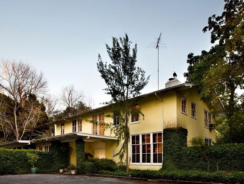 1st image of 888 Irwin Dr