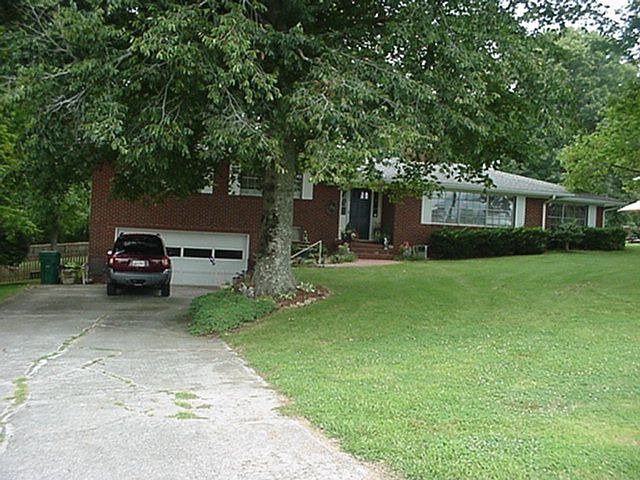 2nd image of 2623 Woodland Dr