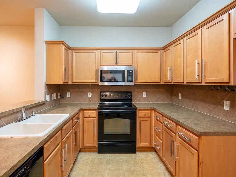 2225 Central Park Ln — Photo 8