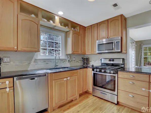 44 Rozalyn Ln, Laurence Harbor, NJ 08879