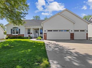 2311 Fox Trail Dr NE, Cedar Rapids, IA 52402