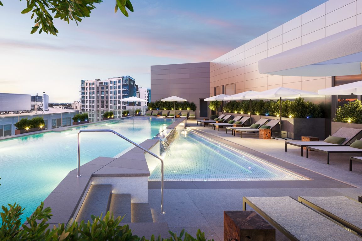 Relaxing Rooftop Pool