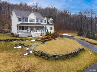 28 Stonehedge Dr, Stockholm, NJ 07460