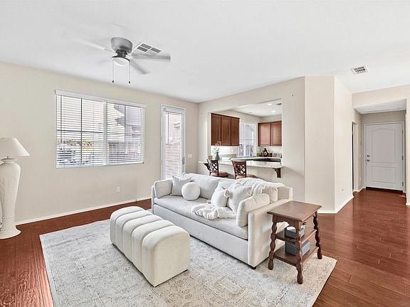 4th image of 45733 Sierra Ct