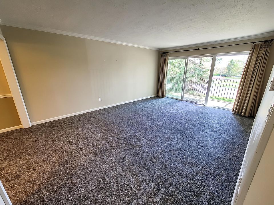 Large family room with balcony
