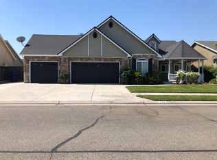 542 W Prescott Ave, Clovis, CA