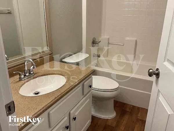 1242 Summit Oaks Dr E — Photo 9