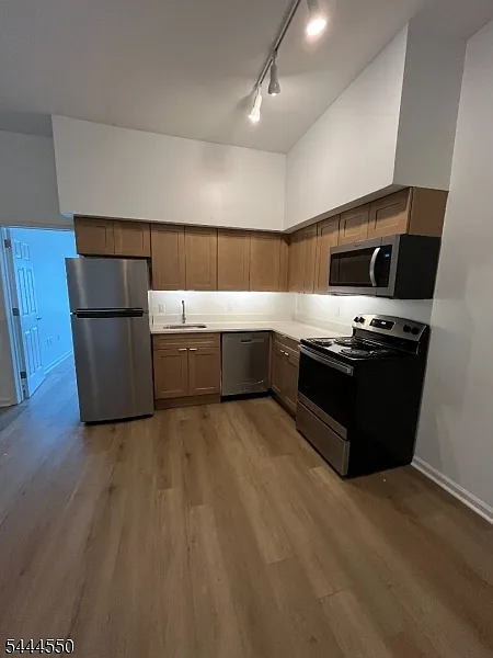 2 bed, 1.0 bath, $1,795 — Photo 2