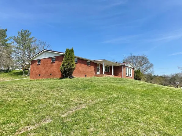 68 Beths Ln, Cedar Bluff, VA 24609