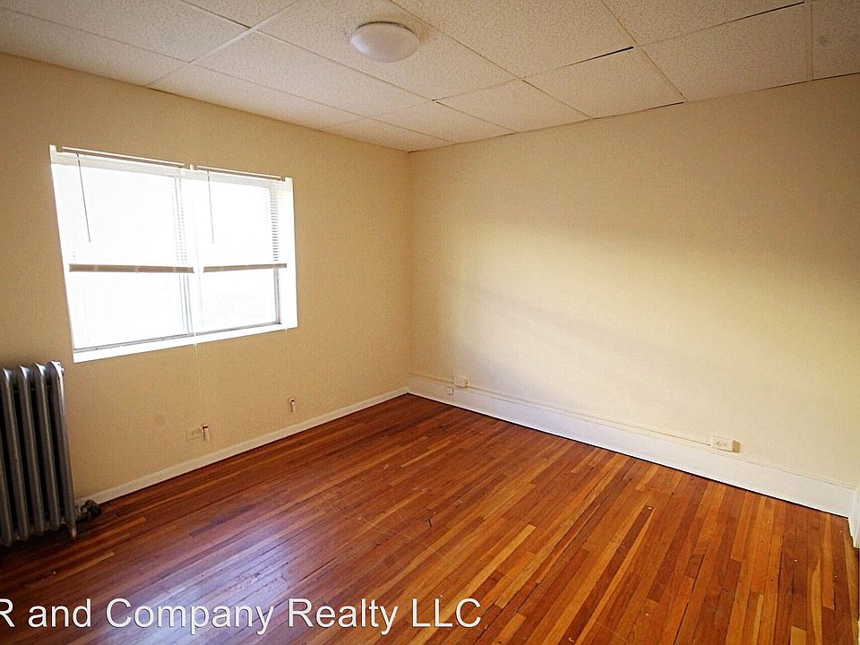 2nd image of 204 Pearl St APT 4L