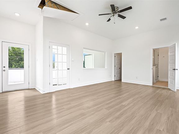 4th image of 4602 Clay St #B