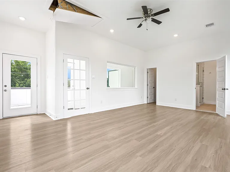 4602 Clay St #B — Photo 6