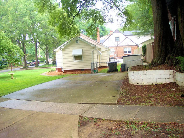 1208 Courtland Dr — Photo 16