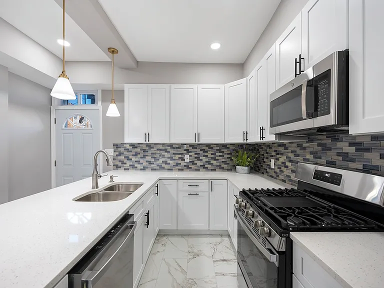 723 N Luzerne Ave — Photo 13