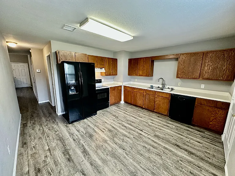 2437 W Gum St — Photo 16