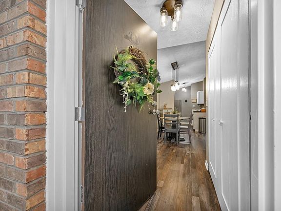 3rd image of 5981 Meadowcreek Dr #10