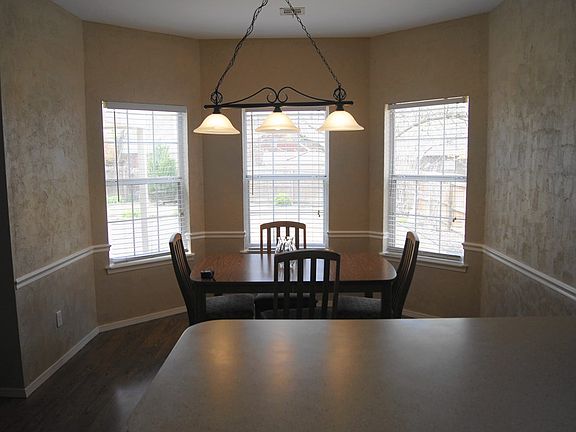 4th image of 1302 N Mallard Ln