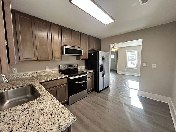 4th image of 1732 Slater Ave