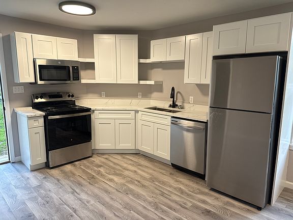 2nd image of 3015 W Brainerd St